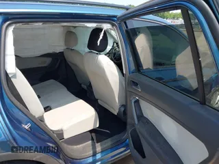 2019 Volkswagen Tiguan S с VIN 3VV1B7AX0KM122040, выставлен на аукционе IAAI как лот 42389559 с пробегом 53 122 миль миль и . История ставок и продаж доступна на DreamBid. Изображение 8.
