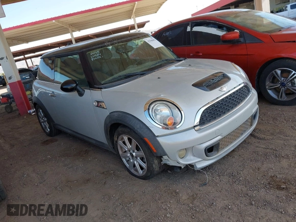 2011 MINI Hardtop S с VIN WMWSV3C56BTY15109, выставлен на аукционе IAAI как лот 42506082 с пробегом 93 443 миль миль и . История ставок и продаж доступна на DreamBid. Изображение 1.