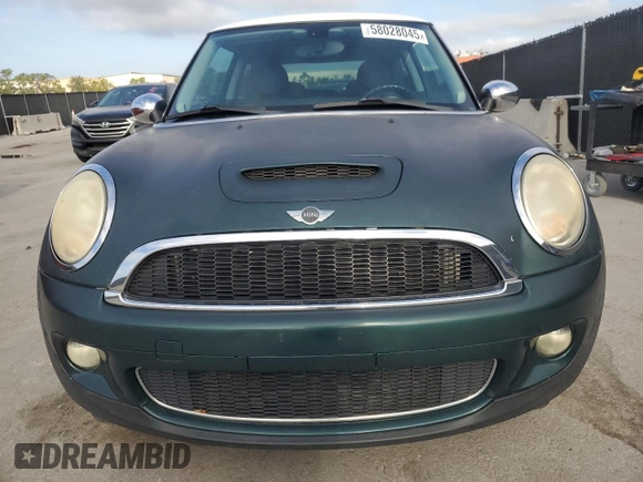 2008 MINI Hardtop S with VIN WMWMF73548TT93539, listed as a Copart auction lot 58028045 with 89,401 mi miles and Clean title. Bid and sale history available at DreamBid. Image 5.