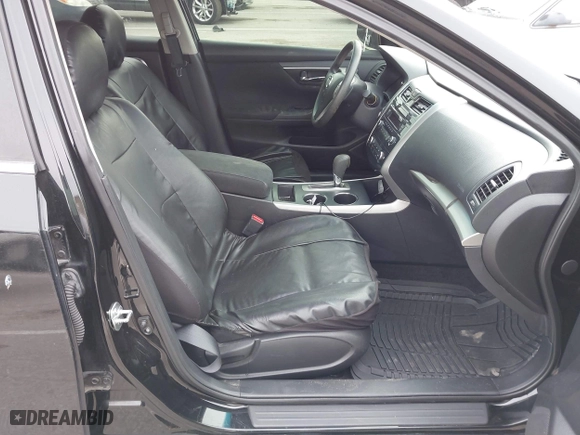 2015 Nissan Altima 2.5 with VIN 1N4AL3AP7FN324010, listed as a IAAI auction lot 41543122 with 137,178 mi miles. Bid and sale history available at carsss.com. Image 5.