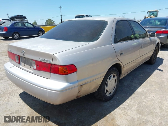 2000 Toyota Camry CE z VIN 4T1BG22K2YU924681, wystawiony jako IAAI lot #42517917 z przebiegiem 228 920 mil mil oraz . Historia ofert i sprzedaży dostępna na DreamBid. Obrazek 4.