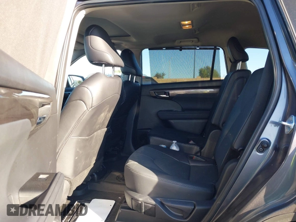 2024 Toyota Highlander LE z VIN 5TDKDRAH7RS534256, wystawiony jako IAAI lot #41609608 z przebiegiem 6 255 mil mil oraz . Historia ofert i sprzedaży dostępna na DreamBid. Obrazek 8.