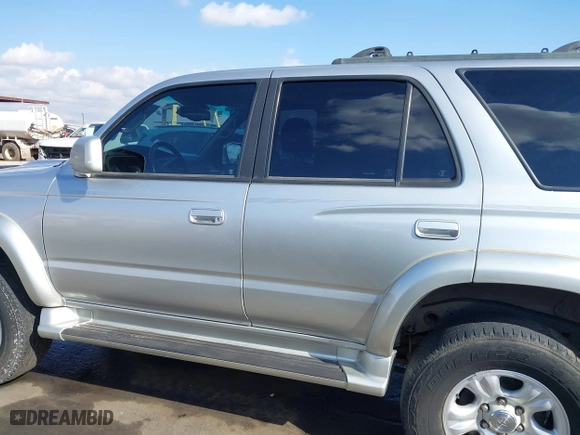 2001 Toyota 4Runner SR5 with VIN JT3GN86RX10208106, listed as a IAAI auction lot 41431091 with 305,859 mi miles. Bid and sale history available at carsss.com. Image 13.
