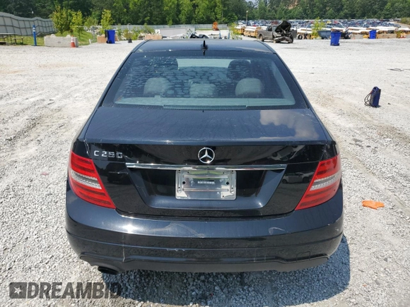2013 Mercedes-Benz C 250 Sport z VIN WDDGF4HB4DR283410, wystawiony jako Copart lot #58934465 z przebiegiem 175 887 mil mil oraz Czysty tytuł • Clean title. Historia ofert i sprzedaży dostępna na DreamBid. Obrazek 6.