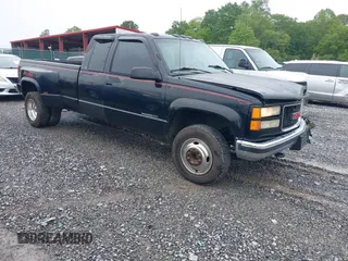 1998 GMC Sierra 3500 z VIN 1GTHK39J8WF045607, wystawiony jako IAAI lot #42355563 z przebiegiem Nie podano mil oraz . Historia ofert i sprzedaży dostępna na DreamBid. Obrazek 1.