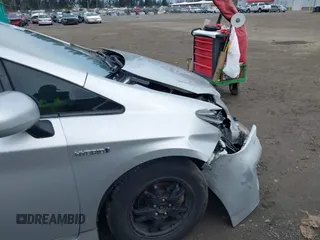 2015 Toyota Prius Four with VIN JTDKN3DU4F1905479, listed as a IAAI auction lot 41646946 with 162,969 mi miles. Bid and sale history available at carsss.com. Image 21.
