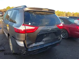 2017 Toyota Sienna XLE z VIN 5TDDZ3DC3HS171329, wystawiony jako IAAI lot #41136030 z przebiegiem 115 990 mil mil oraz . Historia ofert i sprzedaży dostępna na DreamBid. Obrazek 16.
