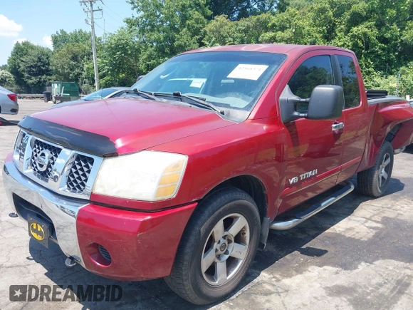 2006 Nissan Titan SE z VIN 1N6BA06B76N526911, wystawiony jako IAAI lot #42568371 z przebiegiem 215 140 mil mil oraz . Historia ofert i sprzedaży dostępna na DreamBid. Obrazek 2.