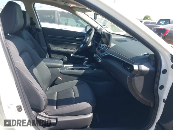 2025 Nissan Altima SV z VIN 1N4BL4DV0SN378389, wystawiony jako IAAI lot #41984535 z przebiegiem 46 mil mil oraz . Historia ofert i sprzedaży dostępna na DreamBid. Obrazek 5.