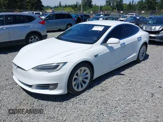 2016 Tesla Model S 90D z VIN 5YJSA1E29GF160332, wystawiony jako IAAI lot #42593749 z przebiegiem 92 702 mil mil oraz . Historia ofert i sprzedaży dostępna na DreamBid. Obrazek 21.