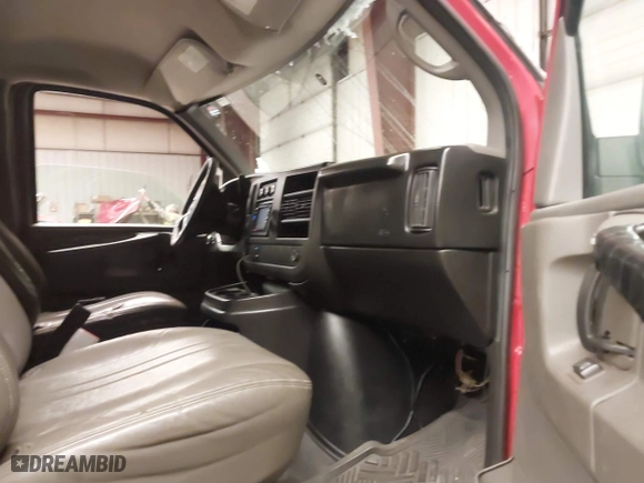 2009 GMC Savana Cargo Van with VIN 1GTGG25C191103217, listed as a IAAI auction lot 41363489 with 262,704 mi miles. Bid and sale history available at carsss.com. Image 5.