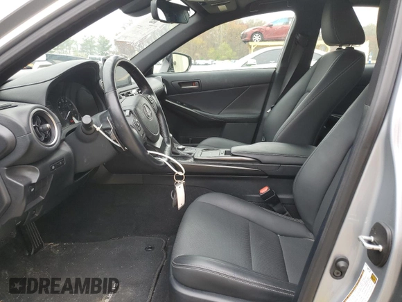 2021 Lexus IS 300 z VIN JTHCA1D26M5117150, wystawiony jako Copart lot #52930965 z przebiegiem 16 858 mil mil oraz Szkoda całkowita • Salvage title. Historia ofert i sprzedaży dostępna na DreamBid. Obrazek 7.