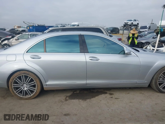 2009 Mercedes-Benz S-Class 5.5L V8 with VIN WDDNG71XX9A273403, listed as a IAAI auction lot 41540086 with 142,140 mi miles. Bid and sale history available at carsss.com. Image 13.