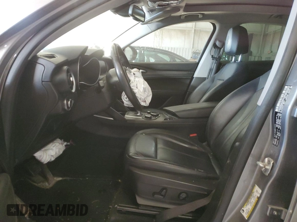 2018 Alfa Romeo Stelvio Ti z VIN ZASFAKBNXJ7B80163, wystawiony jako Copart lot #41805085 z przebiegiem Nie podano mil oraz Szkoda całkowita • Salvage title. Historia ofert i sprzedaży dostępna na DreamBid. Obrazek 7.