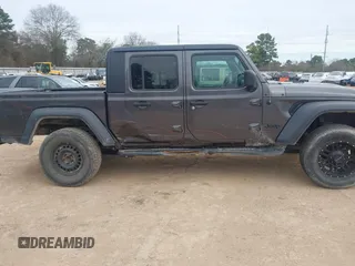 2020 Jeep Gladiator Sport S with VIN 1C6HJTAG2LL151865, listed as a IAAI auction lot 41649805 with 117,093 mi miles. Bid and sale history available at carsss.com. Image 14.
