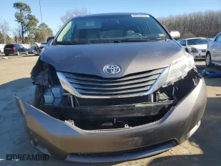 2013 Toyota Sienna XLE AAS with VIN 5TDYK3DC1DS305089, listed as a Copart auction lot 88533475 with 217,463 mi miles and Clean Title. Bid and sale history available at carsss.com. Image 5.