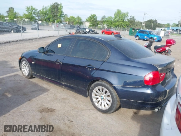 2009 BMW 3 Series 328i z VIN WBAPH73559E128562, wystawiony jako IAAI lot #42129719 z przebiegiem 172 682 mil mil oraz . Historia ofert i sprzedaży dostępna na DreamBid. Obrazek 3.