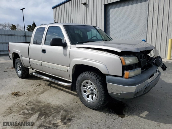 2005 Chevrolet Silverado 1500 Z71 with VIN 1GCEK19Z45Z126100, listed as a Copart auction lot 49511665 with 141,583 mi miles and Salvage Title. Bid and sale history available at carsss.com. Image 4.