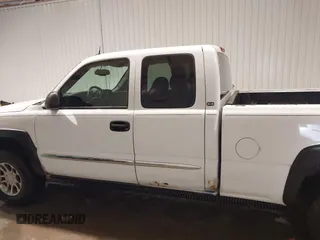 2004 GMC Sierra 1500 SLT with VIN 1GTEK19T34E320179, listed as a IAAI auction lot 41601727 with 303,523 mi miles. Bid and sale history available at carsss.com. Image 15.
