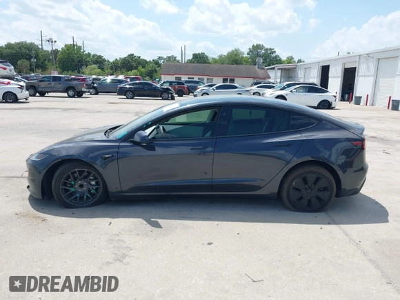 2024 Tesla Model 3 z VIN 5YJ3E1EAXRF864719, wystawiony jako IAAI lot #42129944 z przebiegiem 3 776 mil mil oraz . Historia ofert i sprzedaży dostępna na DreamBid. Obrazek 14.