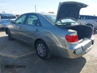2005 Toyota Camry LE z VIN 4T1BE30K65U592500, wystawiony jako IAAI lot #42373718 z przebiegiem 189 054 mil mil oraz . Historia ofert i sprzedaży dostępna na DreamBid. Obrazek 3.