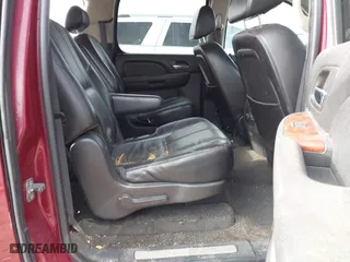 2007 Chevrolet Suburban LTZ with VIN 3GNFC16017G229914, listed as a IAAI auction lot 41879562 with 290,441 mi miles. Bid and sale history available at carsss.com. Image 8.