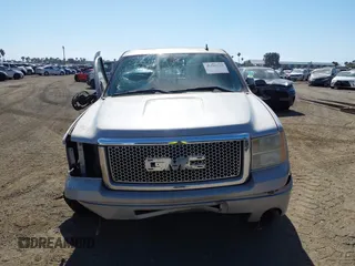 2008 GMC Sierra Denali z VIN 2GTEK638681283475, wystawiony jako IAAI lot #40102217 z przebiegiem 179 733 mil mil oraz . Historia ofert i sprzedaży dostępna na DreamBid. Obrazek 13.