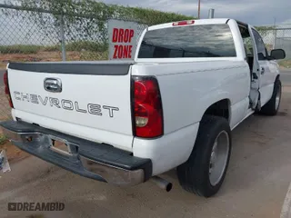 2005 Chevrolet Silverado 1500 Work Truck with VIN 1GCEC19X05Z161325, listed as a IAAI auction lot 40383750 with 174,036 mi miles. Bid and sale history available at carsss.com. Image 4.