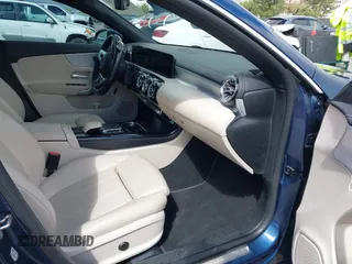 2021 Mercedes-Benz CLA 250 z VIN W1K5J4GB9MN227543, wystawiony jako IAAI lot #41736030 z przebiegiem 63 073 mil mil oraz . Historia ofert i sprzedaży dostępna na DreamBid. Obrazek 5.