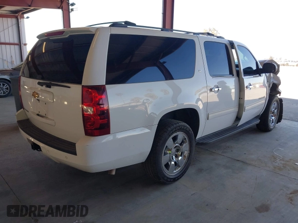 2014 Chevrolet Suburban LT with VIN 1GNSCJE04ER230536, listed as a IAAI auction lot 41666737 with 152,812 mi miles. Bid and sale history available at carsss.com. Image 4.
