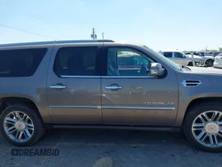 2014 Cadillac Escalade ESV Platinum z VIN 1GYS3KEF2ER211481, wystawiony jako IAAI lot #41880283 z przebiegiem 91 051 mil mil oraz . Historia ofert i sprzedaży dostępna na DreamBid. Obrazek 13.