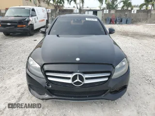 2017 Mercedes-Benz C 300 z VIN 55SWF4JB5HU197727, wystawiony jako Copart lot #62856795 z przebiegiem Nie podano mil oraz Czysty tytuł • Clean title. Historia ofert i sprzedaży dostępna na DreamBid. Obrazek 5.