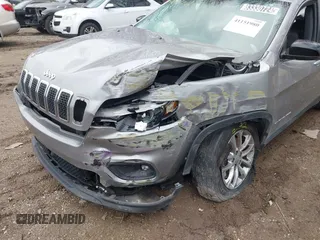 2022 Jeep Cherokee Latitude Lux z VIN 1C4PJMMN9ND511277, wystawiony jako IAAI lot #41151980 z przebiegiem 51 809 mil mil oraz . Historia ofert i sprzedaży dostępna na DreamBid. Obrazek 6.
