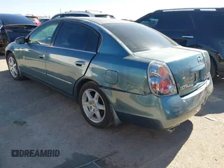 2002 Nissan Altima SE with VIN 1N4BL11D72C700998, listed as a IAAI auction lot 41369017 with 117,148 mi miles. Bid and sale history available at carsss.com. Image 3.
