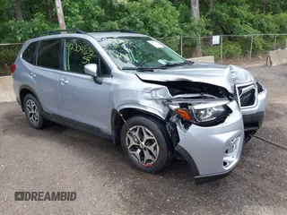2020 Subaru Forester Premium z VIN JF2SKAJC1LH457523, wystawiony jako IAAI lot #42304635 z przebiegiem 30 390 mil mil oraz . Historia ofert i sprzedaży dostępna na DreamBid. Obrazek 1.