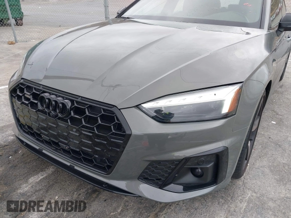 2024 Audi A5 Sportback S line Premium Plus z VIN WAUFACF50RA002265, wystawiony jako IAAI lot #41543527 z przebiegiem 8 326 mil mil oraz . Historia ofert i sprzedaży dostępna na DreamBid. Obrazek 6.