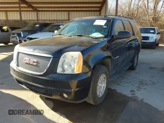 2008 GMC Yukon SLT w/4SB with VIN 1GKFC13068R109156, listed as a IAAI auction lot 41658588 with 224,669 mi miles. Bid and sale history available at carsss.com. Image 2.