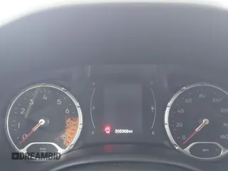 2018 Jeep Renegade Latitude z VIN ZACCJABB5JPJ62214, wystawiony jako IAAI lot #42187121 z przebiegiem 205 309 mil mil oraz . Historia ofert i sprzedaży dostępna na DreamBid. Obrazek 7.