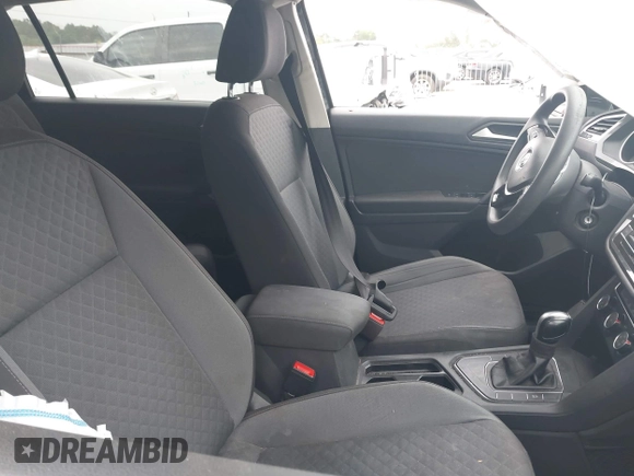 2019 Volkswagen Tiguan S with VIN 3VV1B7AXXKM002312, listed as a IAAI auction lot 42282809 with 80,781 mi miles and . Bid and sale history available at DreamBid. Image 5.