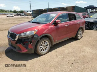 2019 Kia Sorento LX z VIN 5XYPGDA32KG459358, wystawiony jako Copart lot #61191425 z przebiegiem 178 369 mil mil oraz Czysty tytuł • Clean title. Historia ofert i sprzedaży dostępna na DreamBid. Obrazek 1.
