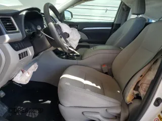 2019 Toyota Highlander LE z VIN 5TDZZRFH1KS367536, wystawiony jako Copart lot #55051045 z przebiegiem 67 732 mil mil oraz Szkoda całkowita • Salvage title. Historia ofert i sprzedaży dostępna na DreamBid. Obrazek 7.