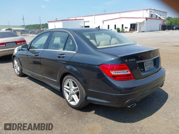 2012 Mercedes-Benz C 350 Sport с VIN WDDGF5HB0CR196754, выставлен на аукционе IAAI как лот 42581471 с пробегом 86 265 миль миль и . История ставок и продаж доступна на DreamBid. Изображение 3.