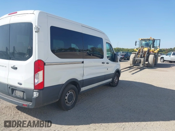 2017 Ford Transit Passenger XL z VIN 1FMZK1CM9HKA28283, wystawiony jako IAAI lot #39970695 z przebiegiem 151 916 mil mil oraz . Historia ofert i sprzedaży dostępna na DreamBid. Obrazek 4.