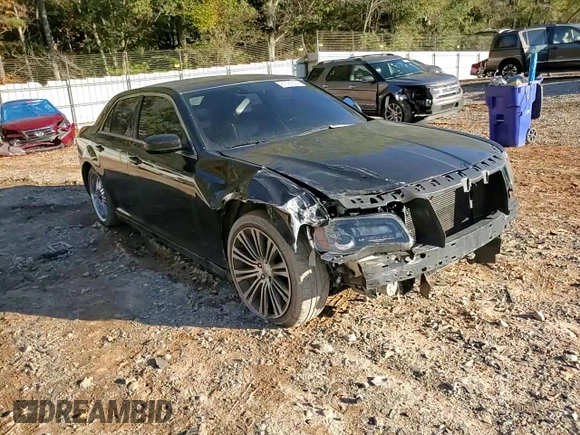 2013 Chrysler 300 S z VIN 2C3CCABG2DH527578, wystawiony jako Copart lot #81095624 z przebiegiem 217 456 mil mil oraz Szkoda całkowita • Salvage title. Historia ofert i sprzedaży dostępna na DreamBid. Obrazek 10.