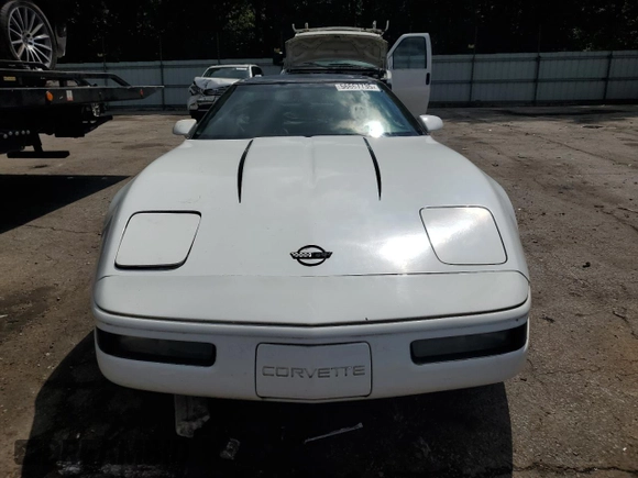 1993 Chevrolet Corvette z VIN 1G1YY23P1P5107306, wystawiony jako Copart lot #56667735 z przebiegiem Nie podano mil oraz Czysty tytuł • Clean title. Historia ofert i sprzedaży dostępna na DreamBid. Obrazek 5.
