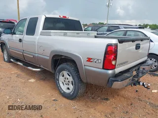 2006 Chevrolet Silverado 1500 LT1 z VIN 1GCEK19B96Z188726, wystawiony jako IAAI lot #42189031 z przebiegiem 40 019 mil mil oraz . Historia ofert i sprzedaży dostępna na DreamBid. Obrazek 3.