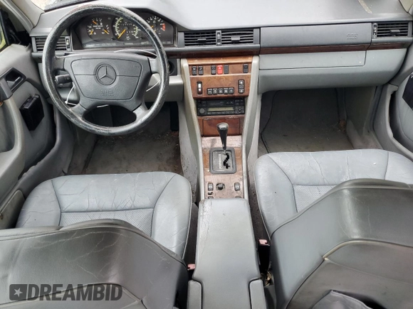 1994 Mercedes-Benz 400 E z VIN WDBEA34E8RC051086, wystawiony jako Copart lot #57184065 z przebiegiem 123 536 mil mil oraz Tytuł czysty. Historia ofert i sprzedaży dostępna na DreamBid. Obrazek 8.
