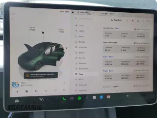 2024 Tesla Model Y z VIN 7SAYGDED4RF206585, wystawiony jako Copart lot #54161715 z przebiegiem 4 228 mil mil oraz Szkoda całkowita • Salvage title. Historia ofert i sprzedaży dostępna na DreamBid. Obrazek 9.