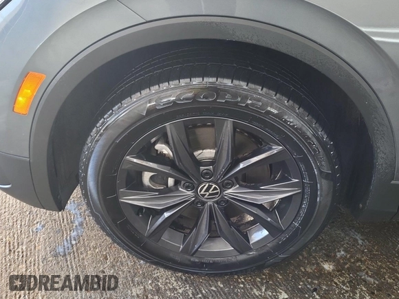 2024 Volkswagen Tiguan SE with VIN 3VV3B7AX8RM107014, listed as a IAAI auction lot 42734341 with 27,789 mi miles and . Bid and sale history available at DreamBid. Image 29.