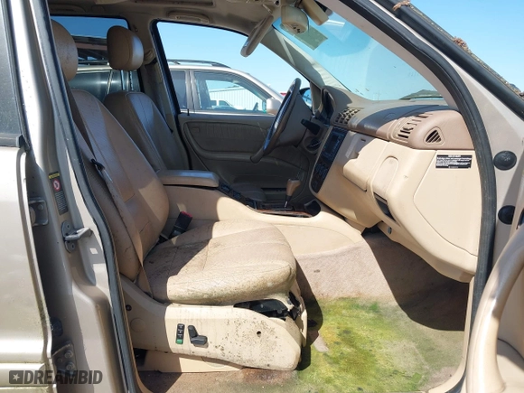 2001 Mercedes-Benz M-Class with VIN 4JGAB54E51A231565, listed as a IAAI auction lot 41943021 with 225,672 mi miles. Bid and sale history available at carsss.com. Image 5.